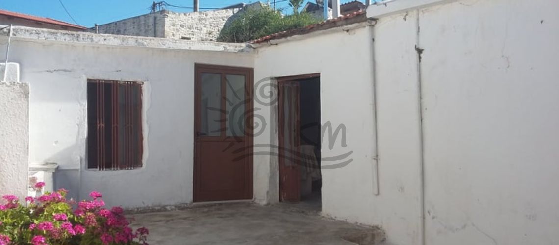 Ηράκλειο – Τύλισος. Πωλείται παλαιά πετρόχτιστη μονοκατοικία σε πολύ κεντρικό σημείο του χωριού. property first image