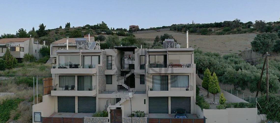 Κρήτη Ηράκλειο Περιοχή Βουτών . Πωλείται νεόδμητη μονοκατοικία 338 τμ με πισίνα 25 τμ ΄. property first image