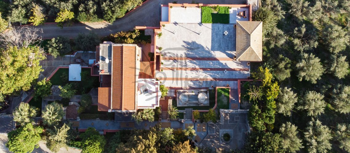 Crete Heraklion: For sale tradinional villa of 400 sqm with unigue and panoramic view . property first image