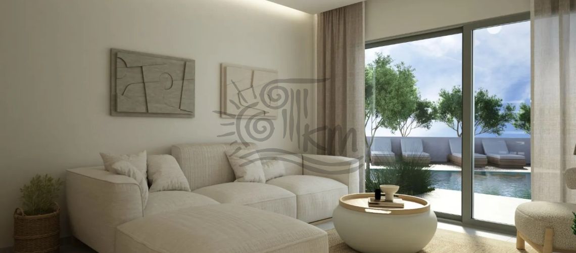 Chania, Maleme. Zum Verkauf steht eine 64,5 m² große Erdgeschosswohnung direkt am Strand mit wunderschöner Aussicht, nur 80 m von einem Sandstrand entfernt. property first image