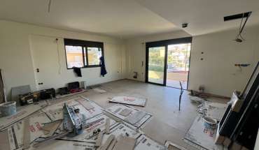 Heraklion, Mesampelies. Zu vermieten ist eine einzigartige, neu gebaute Vierzimmerwohnung im ersten Stock mit einer Gesamtfläche von 100 m² in sehr guter Lage. property image